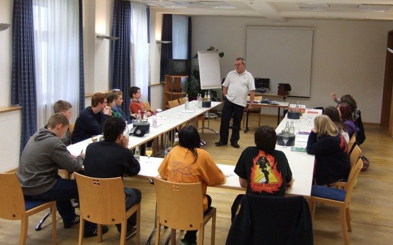 Die Jugendgruppensprecher beim Unterricht Die Jugendgruppensprecher beim Unterricht