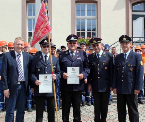 Landrat Patrik Lauer, Kreisjugendbeauftragter Dominik Weber, Kreisjugendbeauftragter a.D. Bernd Lackas, Kreisbrandinspekteur Dr. Martin Hell und Landesjugendbeauftragter Axel Hewer. V.l.n.r. Gruppenfoto