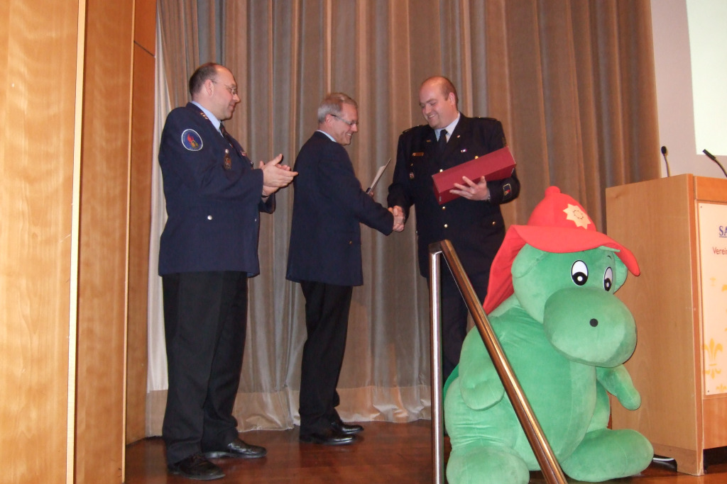 Auch die Jugendfeuerwehr Rheinland-Pfalz brachte Ihre Anerkennung zum Ausdruck Anerkennung für den langjährigen Jugendbeauftragten Axel Hewer
